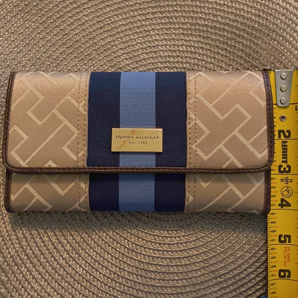 Tommy Hilfiger checkbook wallet